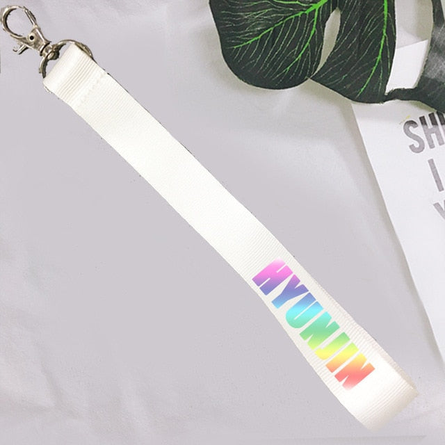Kpop stray kids スマホストラップ キーホルダー ぶら下げバックル Kpop stray kids キーチェーン 文房具セット 新着商品