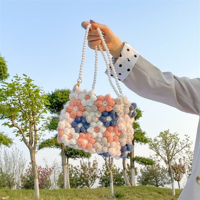 Hand woven woolen Crochet bag with puff flowers women 2020 new creative chrysanthemum messenger bag